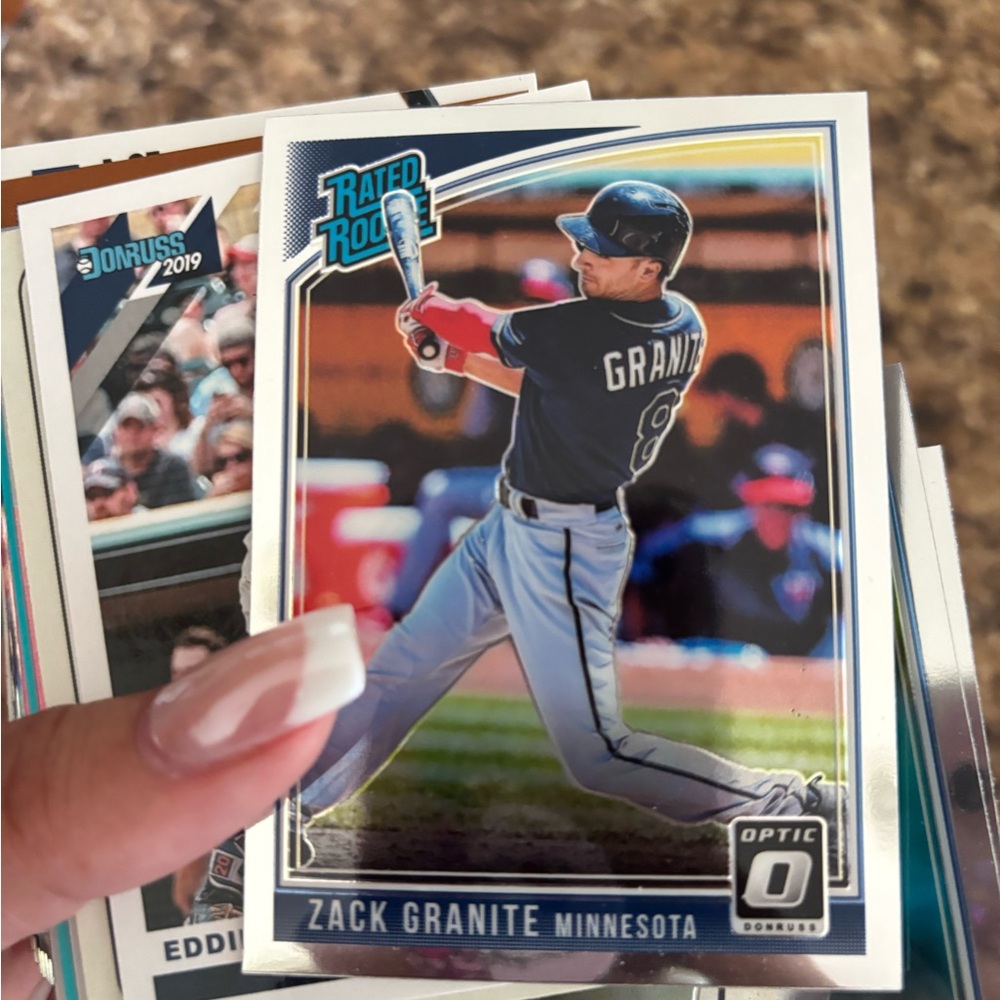 Assorted Baseball Trading Cards - Picture 16 of 16